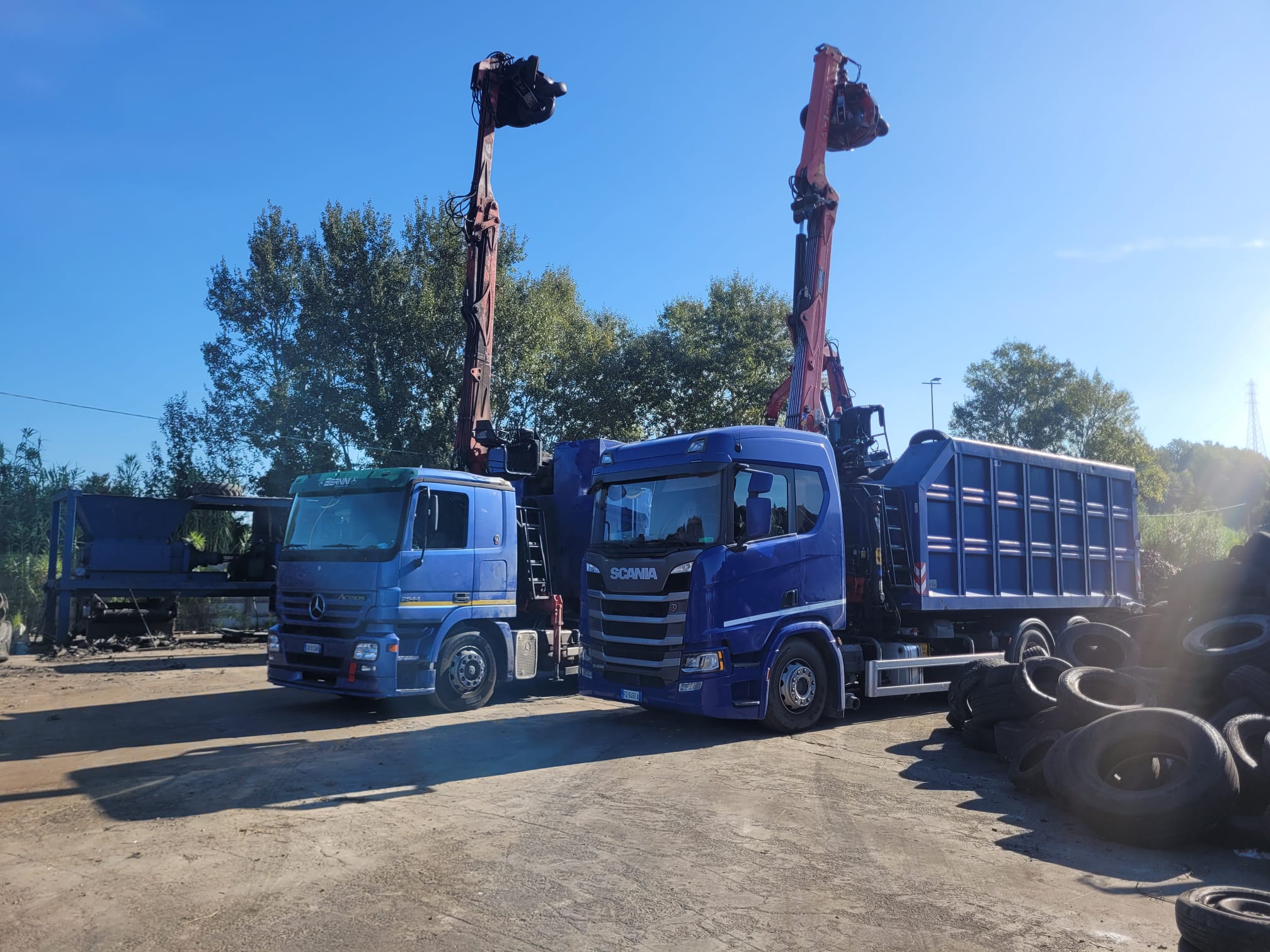 C.R.G. TOSCANA - I nostri camion al lavoro